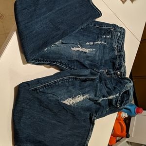 Cross-studded pocket distressed jeans